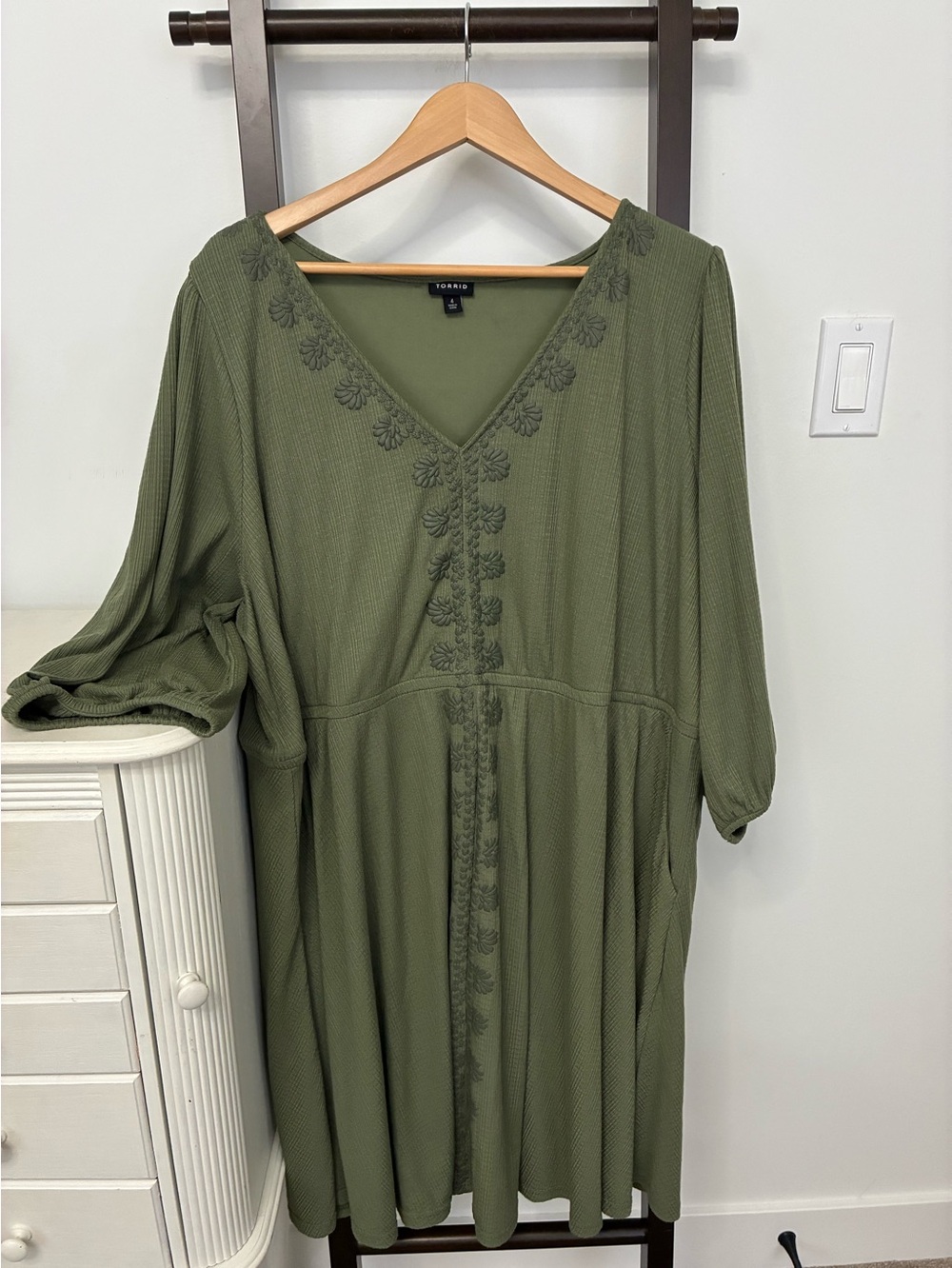 Torrid plus size Olive Green V-Neck Embroidered Dress with pockets! Size 4X